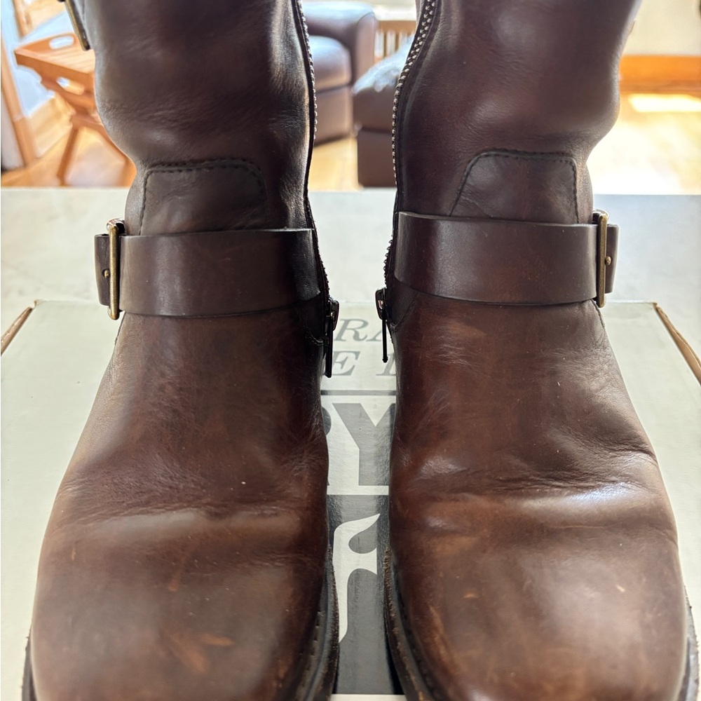 Frye heritage Vicky engineer.